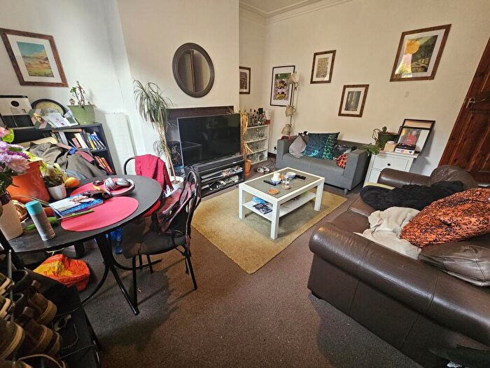 2 Bedroom House To Rent In Pennington Terrace, Leeds, LS6