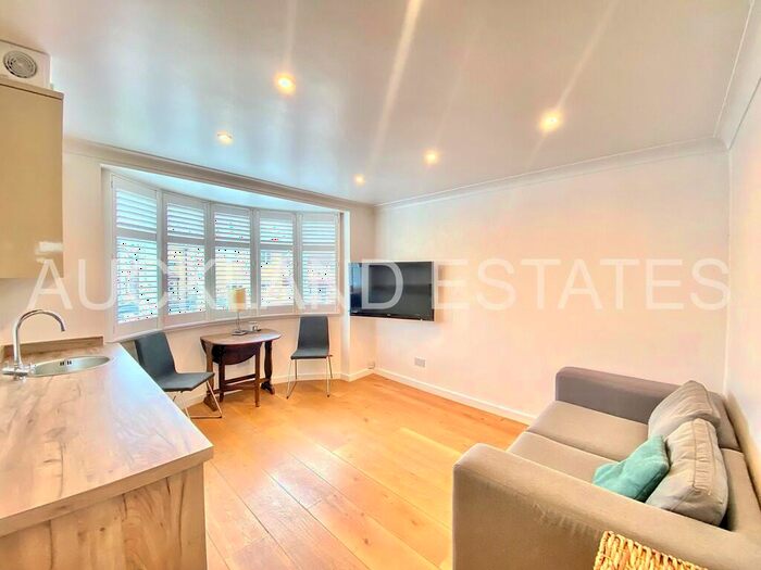 1 Bedroom Apartment To Rent In Auckland Road, Potters Bar, EN6