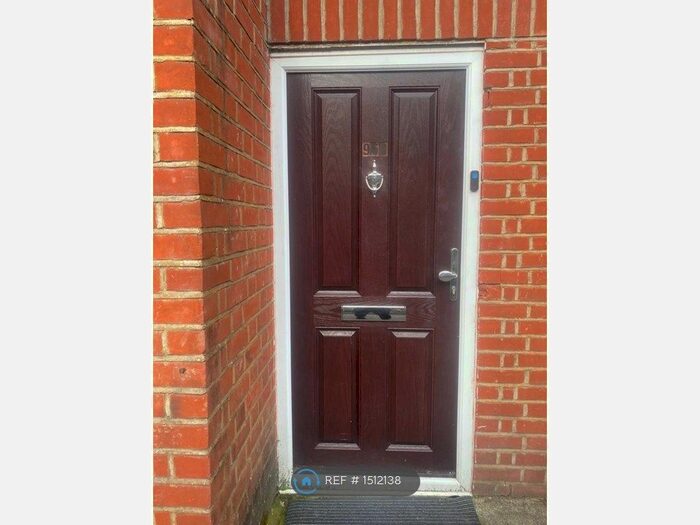 3 Bedroom Flat To Rent In Godstone Road, Kenley, CR8