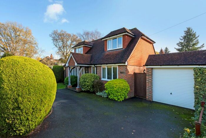 3 Bedroom Detached House To Rent In Smithwood Avenue Cranleigh, GU6
