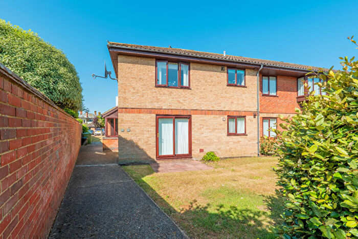 2 Bedroom Flat For Sale In Silfield Gardens, Hunstanton, Norfolk, PE36