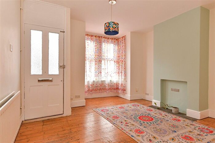3 Bedroom Terraced House For Sale In Foord Street, Rochester, Kent, ME1