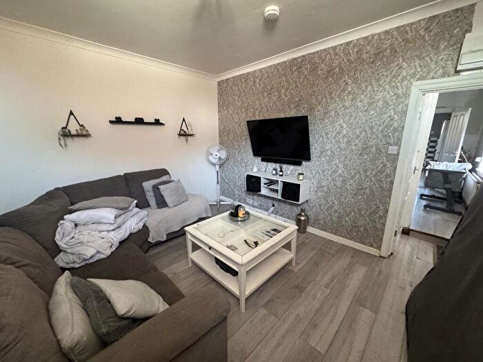 3 Bedroom End Of Terrace House To Rent In Cambridge Street, Luton, LU1