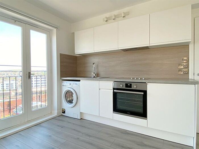 Studio To Rent In Buckingham Place - Modern Studio, BN1