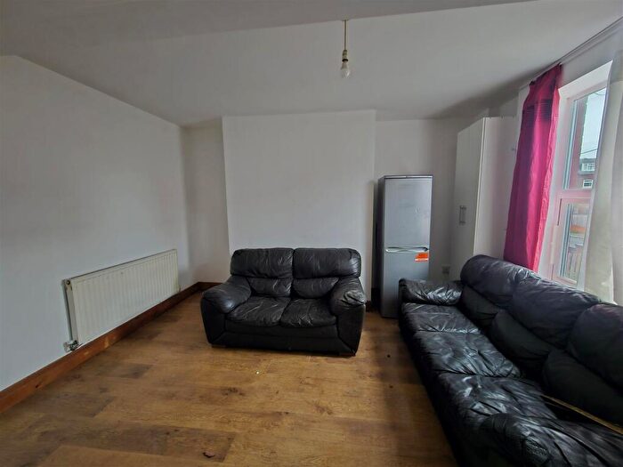 3 Bedroom House To Rent In Westbourne Place, Leeds, LS11