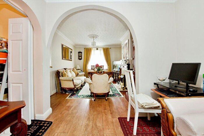 3 Bedroom Terraced House For Sale In Monoux Grove, London, E17