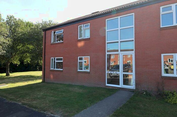 1 Bedroom Flat To Rent In Strode Road, Street, BA16