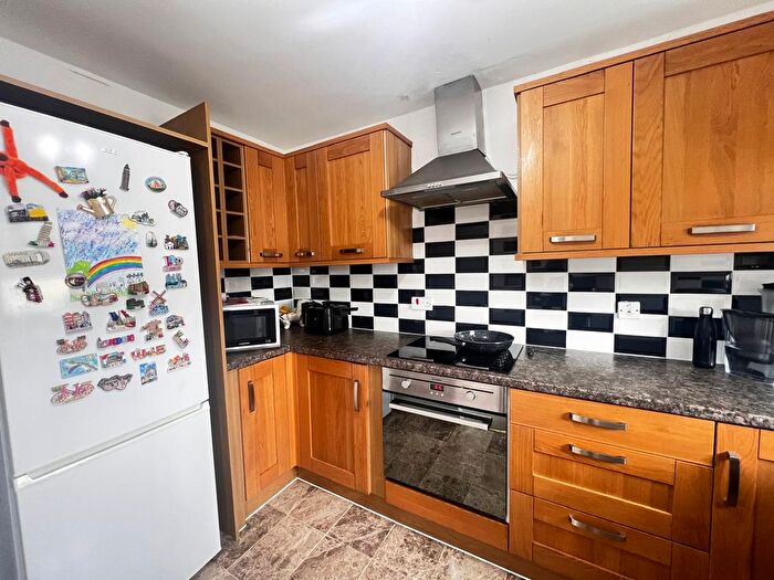 2 Bedroom Flat For Sale In Great Galley Close, Barking, IG11