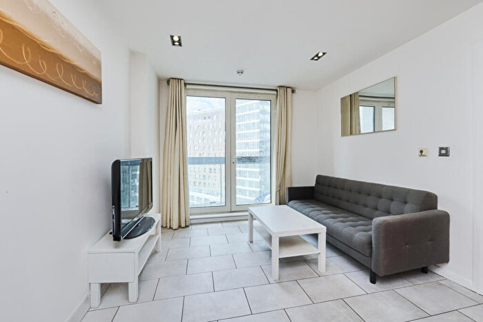 2 Bedroom Flat To Rent In City Tower, Limeharbour, E14