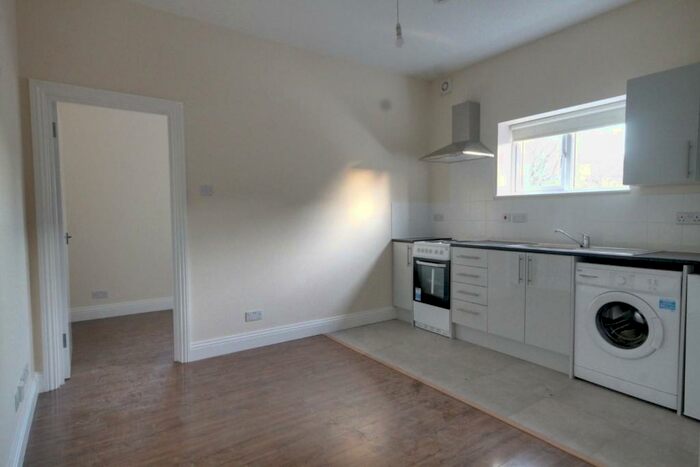 1 Bedroom Detached House To Rent In Mandeville Road, Enfield, EN3