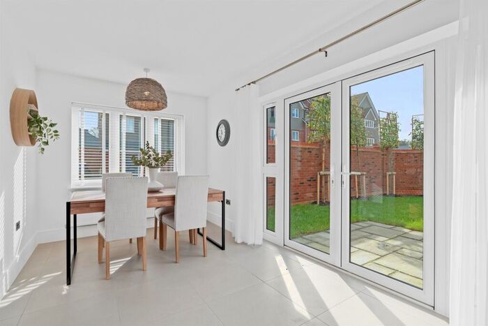 3 Bedroom End Of Terrace House For Sale In Brockhills Lane, New Milton, BH25