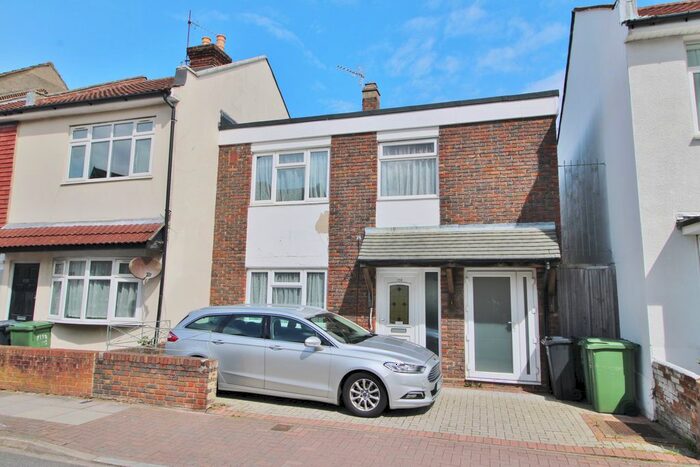 4 Bedroom End Of Terrace House To Rent In Fawcett Road, Southsea, PO4