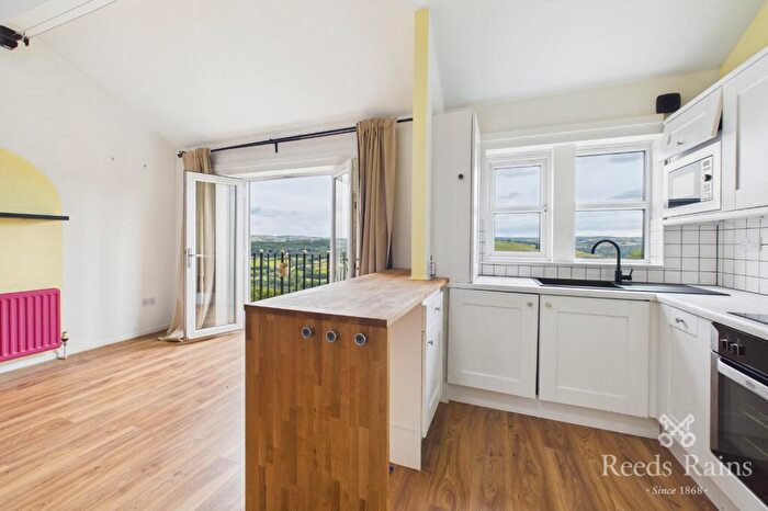 3 Bedroom Apartment For Sale In Skircoat Moor Road, Halifax, West Yorkshire, HX3