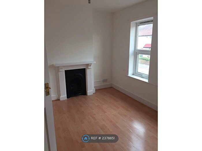 3 Bedroom Semi-Detached House To Rent In Waddon Road, Croydon, CR0
