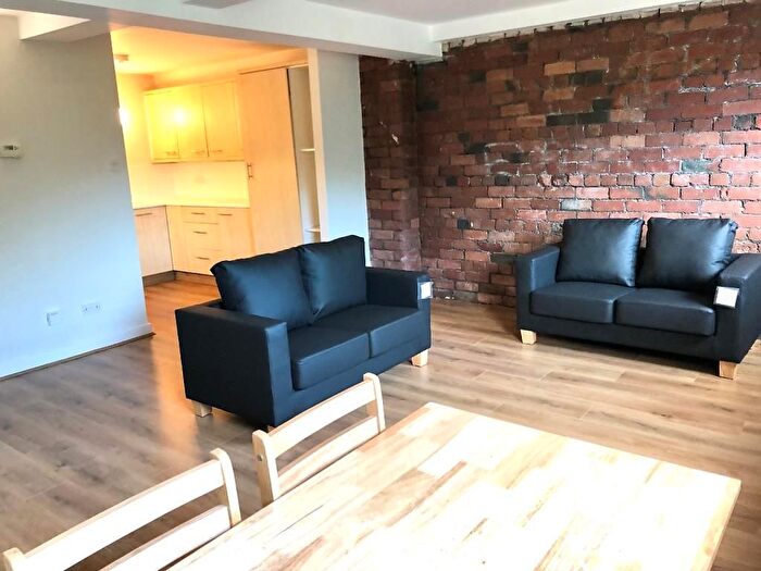 4 Bedroom Flat To Rent In , Old Chester Road, Leeds, LS12