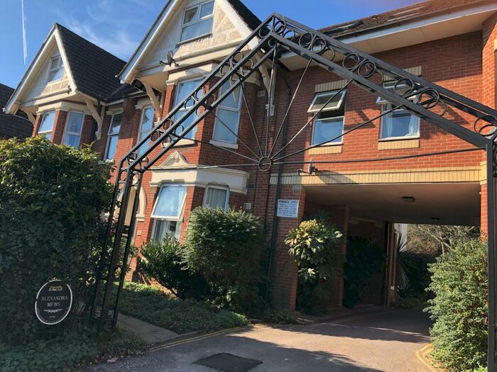 1 Bedroom Flat To Rent In Alexandra Mews - Hill Lane, SO15