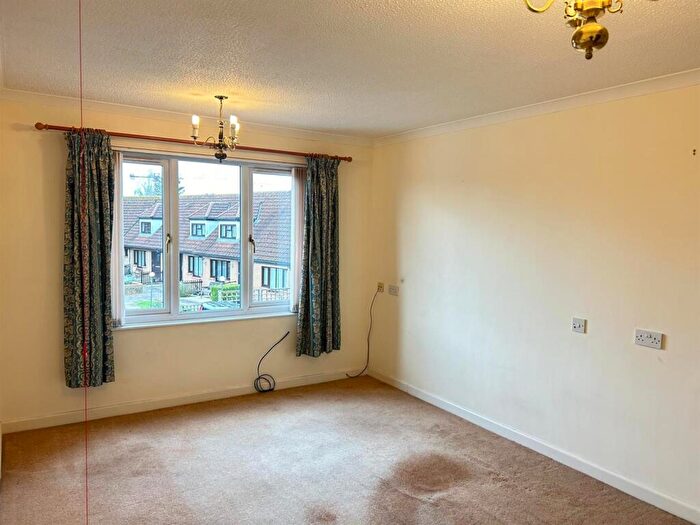 1 Bedroom Apartment For Sale In Fairacres Road, Didcot, OX11