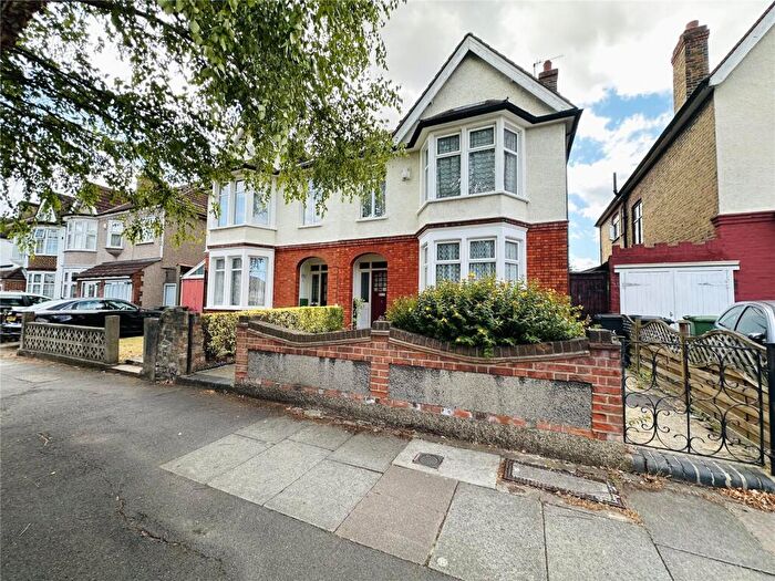 4 Bedroom Semi-Detached House For Sale In Newquay Road, London, SE6