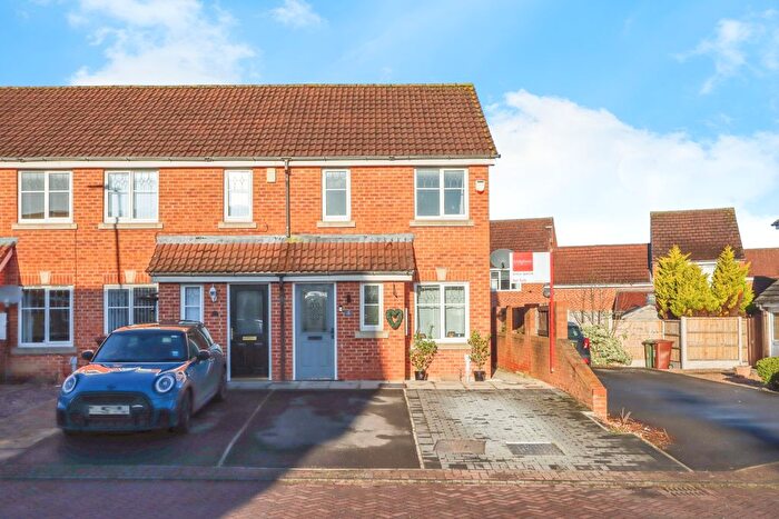 2 Bedroom Town House For Sale In Gleneagles Court, Normanton, West Yorkshire, WF6