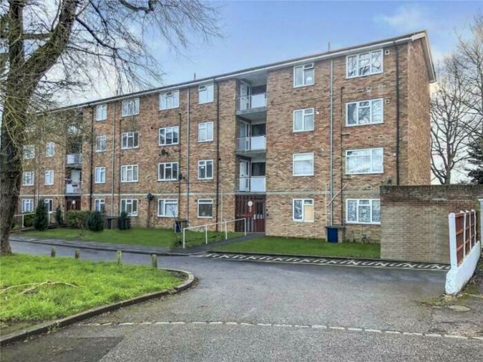 1 Bedroom Apartment To Rent In Dwyer Road, RG30