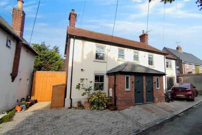 3 Bedroom Semi-Detached House For Sale In Sixpenny Handley, SP5