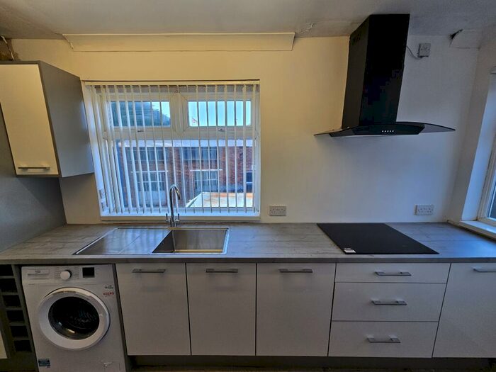 3 Bedroom End Of Terrace House To Rent In Reginald Road, Smethwick, B67
