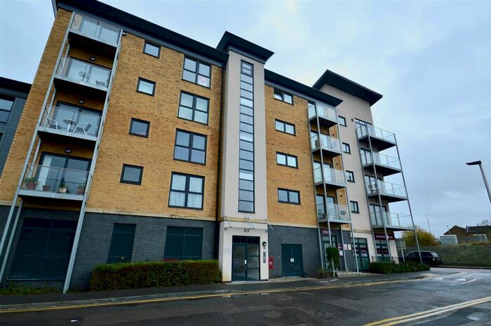 2 Bedroom Flat To Rent In Station Road, Strood, Rochester, ME2