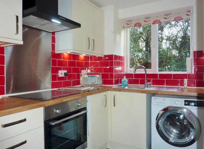 2 Bedroom Flat To Rent In Shortlands Close, Belvedere, DA17