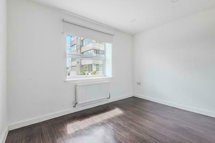 2 Bedroom Apartment To Rent In Bracknell, Berkshire, RG12