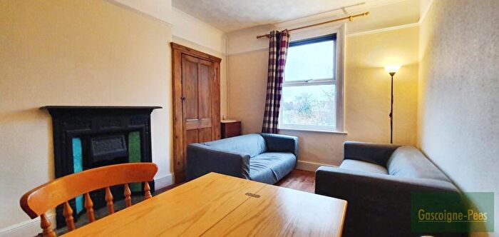 2 Bedroom Flat To Rent In Bridge Rd, Epsom, KT17