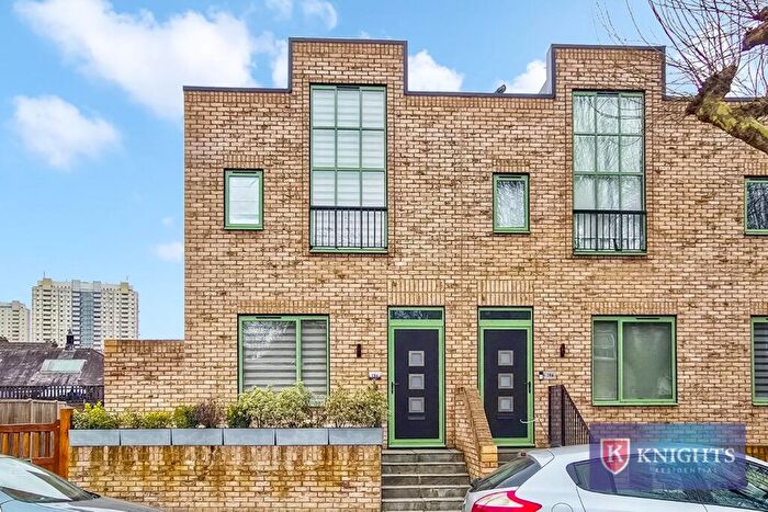 3 Bedroom End Of Terrace House For Sale In Victoria Road, London, N9