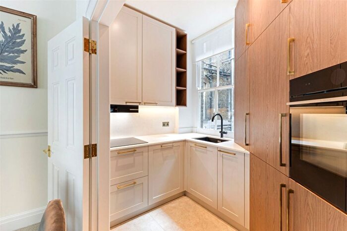 3 Bedroom Flat To Rent In Lincoln House, Basil Street, SW3