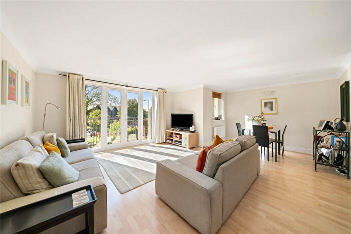 2 Bedroom Flat To Rent In Weir Court, Thames Street, Weybridge, Surrey, KT13