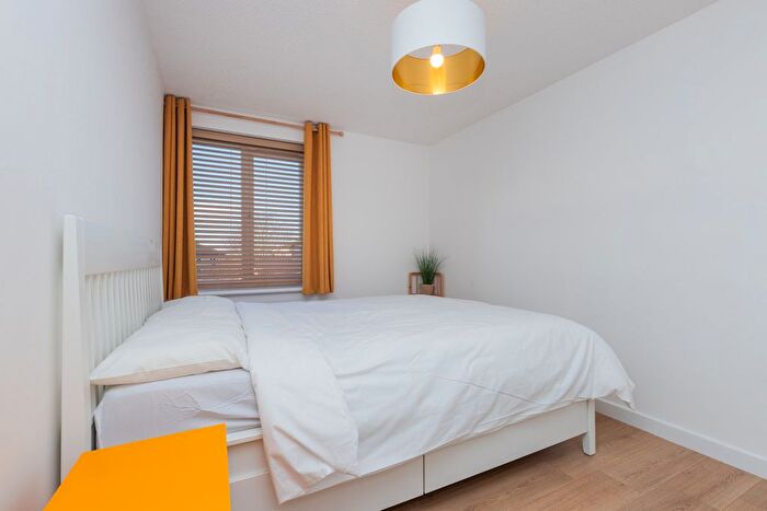 2 Bedroom Flat For Sale In Abbotsford Drive, Grangemouth, FK3