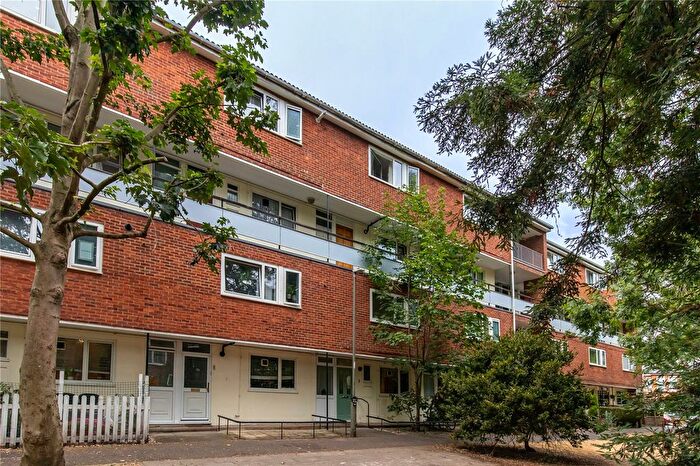 4 Bedroom Maisonette To Rent In Petersfield Rise, Roehampton, SW15