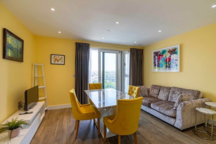 2 Bedroom Flat To Rent In Collet House, Wandsworth Road, SW8