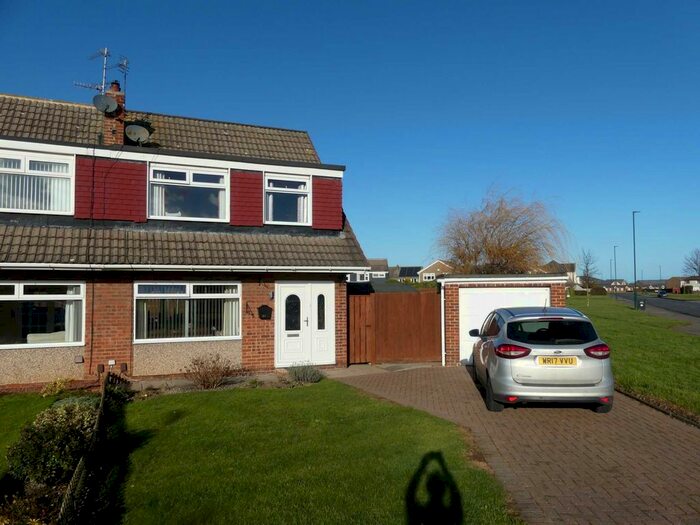 3 Bedroom Semi-Detached House For Sale In Draycott Close, Redcar, TS10