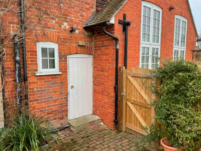 2 Bedroom Flat To Rent In Bonnington, Ashford, TN25