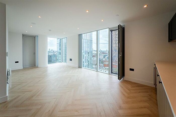 3 Bedroom Apartment To Rent In Bankside, M3