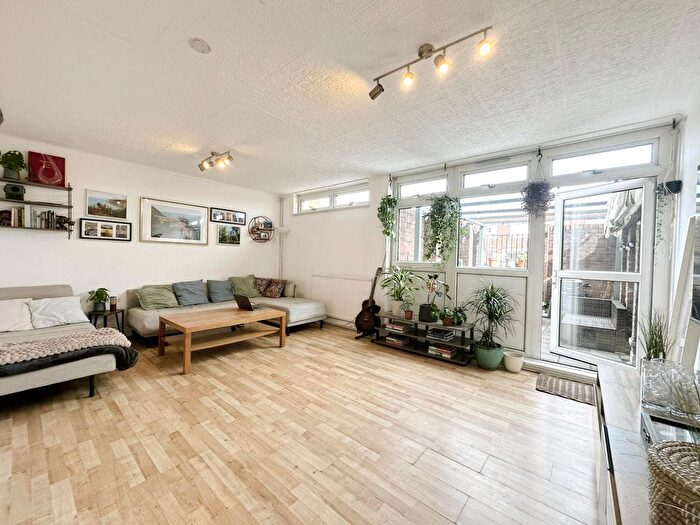 3 Bedroom Maisonette For Sale In Fletcher Court, Ingestre Road, London, NW5