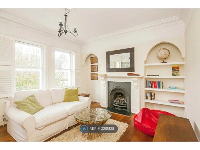 3 Bedroom Flat To Rent In Sangora Road, London, SW11