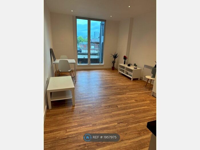 2 Bedroom Flat To Rent In The Exchange, Salford, M5