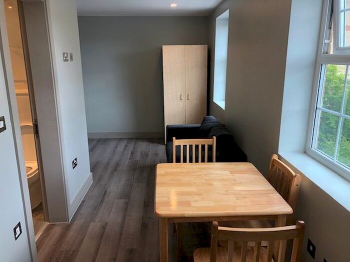 1 Bedroom Flat To Rent In Howard Close, Waltham Abbey, EN9