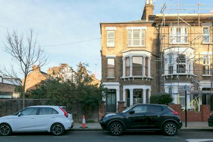 1 Bedroom Apartment To Rent In Lady Somerset Road, Kentish Town, NW5