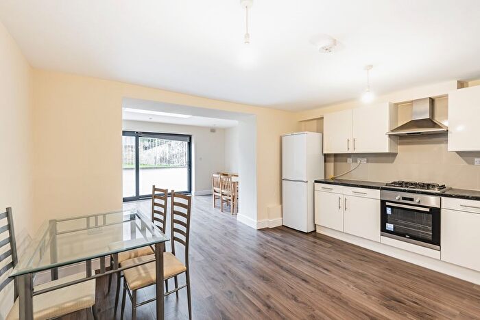 3 Bedroom Flat To Rent In Old Devonshire Road, Balham, London, SW12