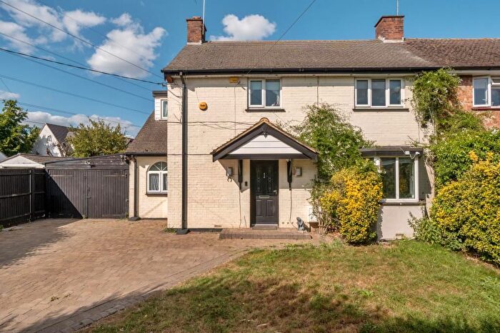 3 Bedroom Semi-Detached House To Rent In Slough, Berkshire, SL3