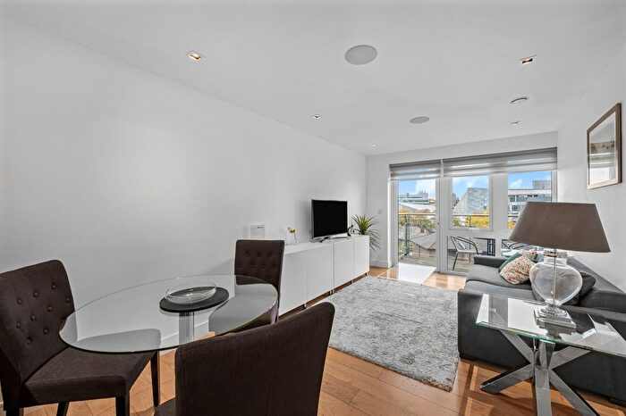 1 Bedroom Flat To Rent In Kew Bridge Road, Brentford, TW8