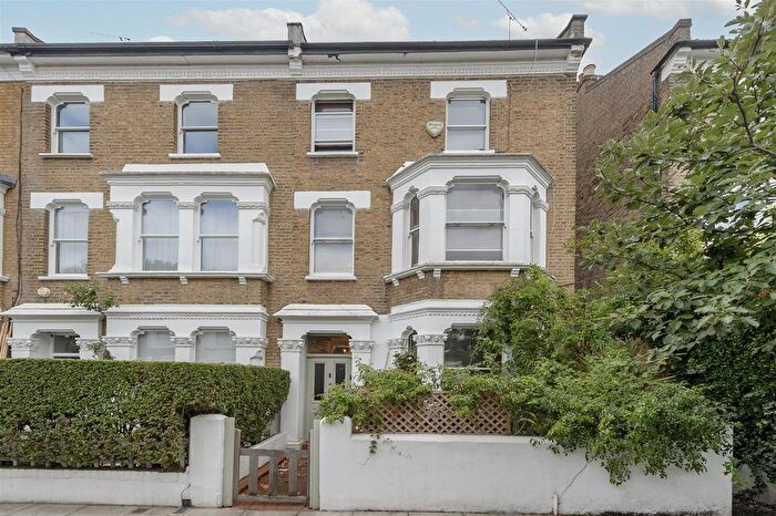 4 Bedroom Semi-Detached House For Sale In Frithville Gardens, London, W12