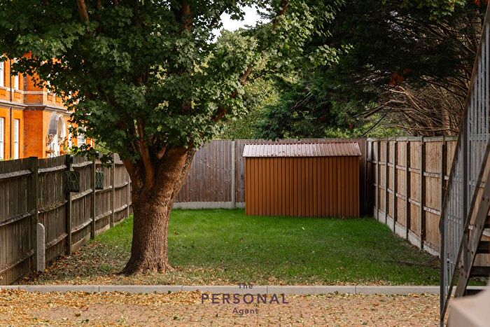 1 Bedroom Studio To Rent In Redwood Drive, Epsom, KT19