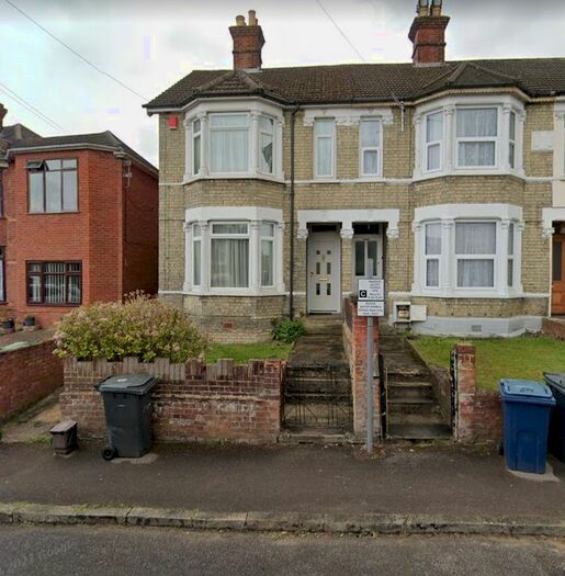 4 Bedroom Semi-Detached House To Rent In Roberts Road, High Wycombe, HP13